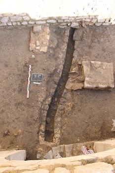 Le pilier, le mur et la canalisation