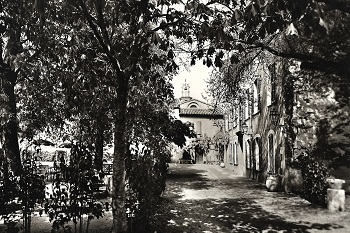 Photos d'archives de l'Abbaye de la Celle :  L'Hostellerie